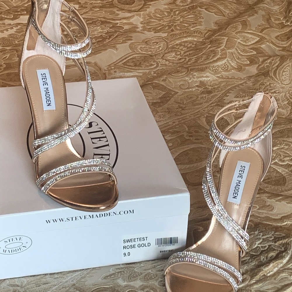 Steve Madden. New in box. Rose gold size 9